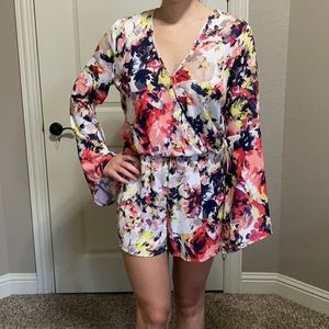 Floral romper with a dramatic sleeve // size:large